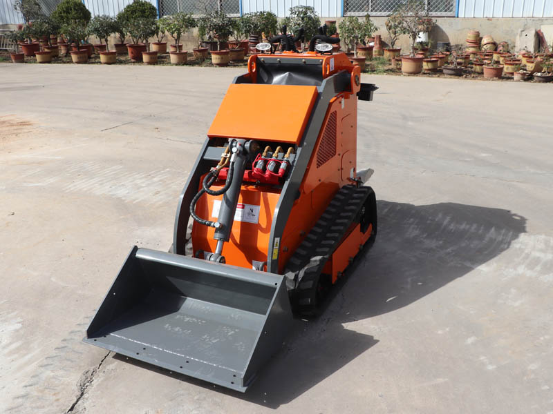 站駕式小型滑移裝載機 站駕式小型滑移裝載機