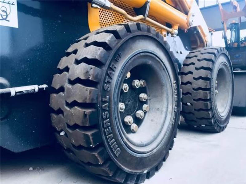 小型輪式滑移鏟車